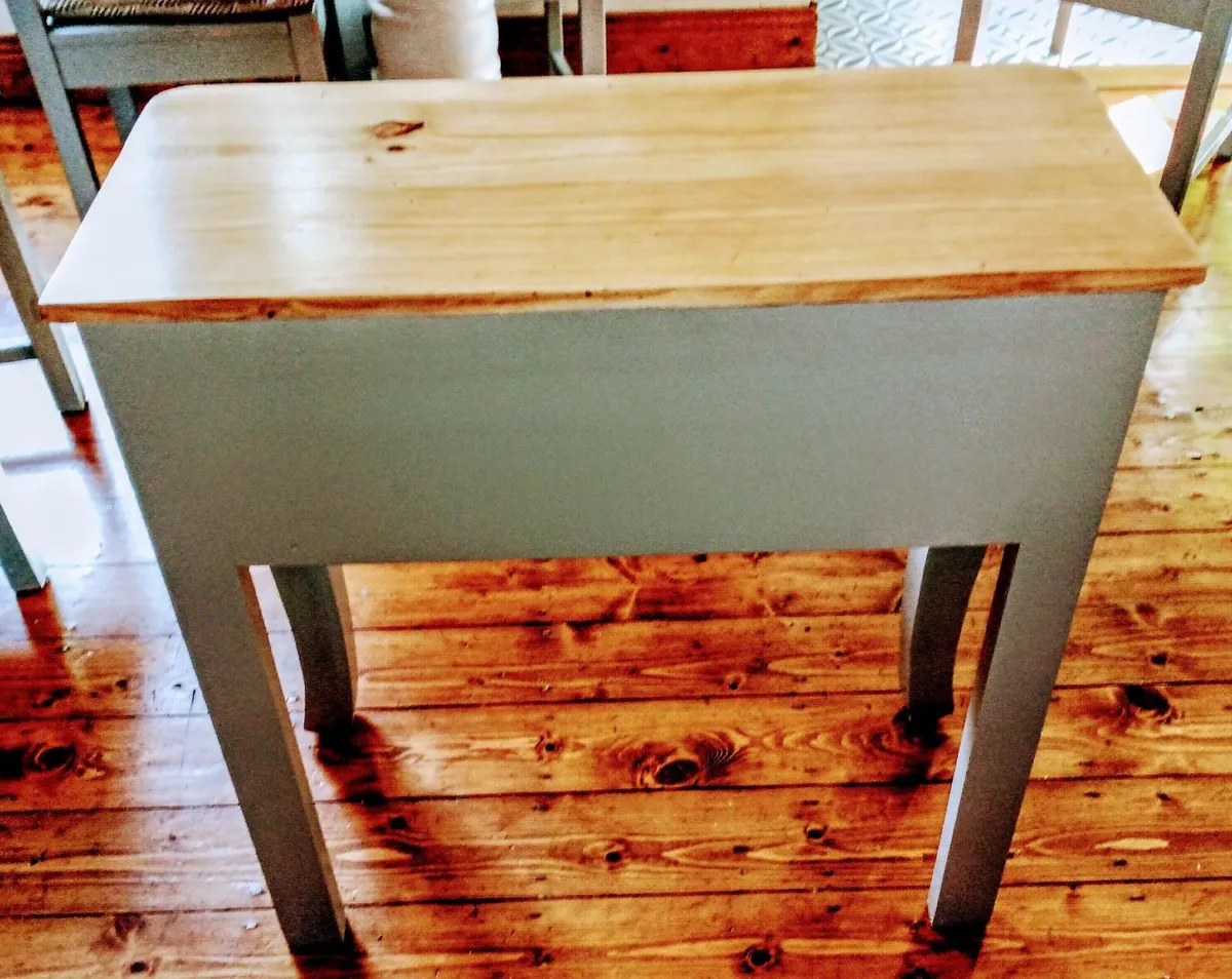 Newly Refurbished Console Table - Image 4