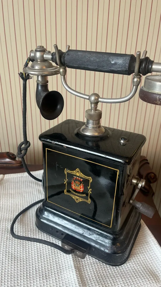 Vintage hand crank phone - Image 4