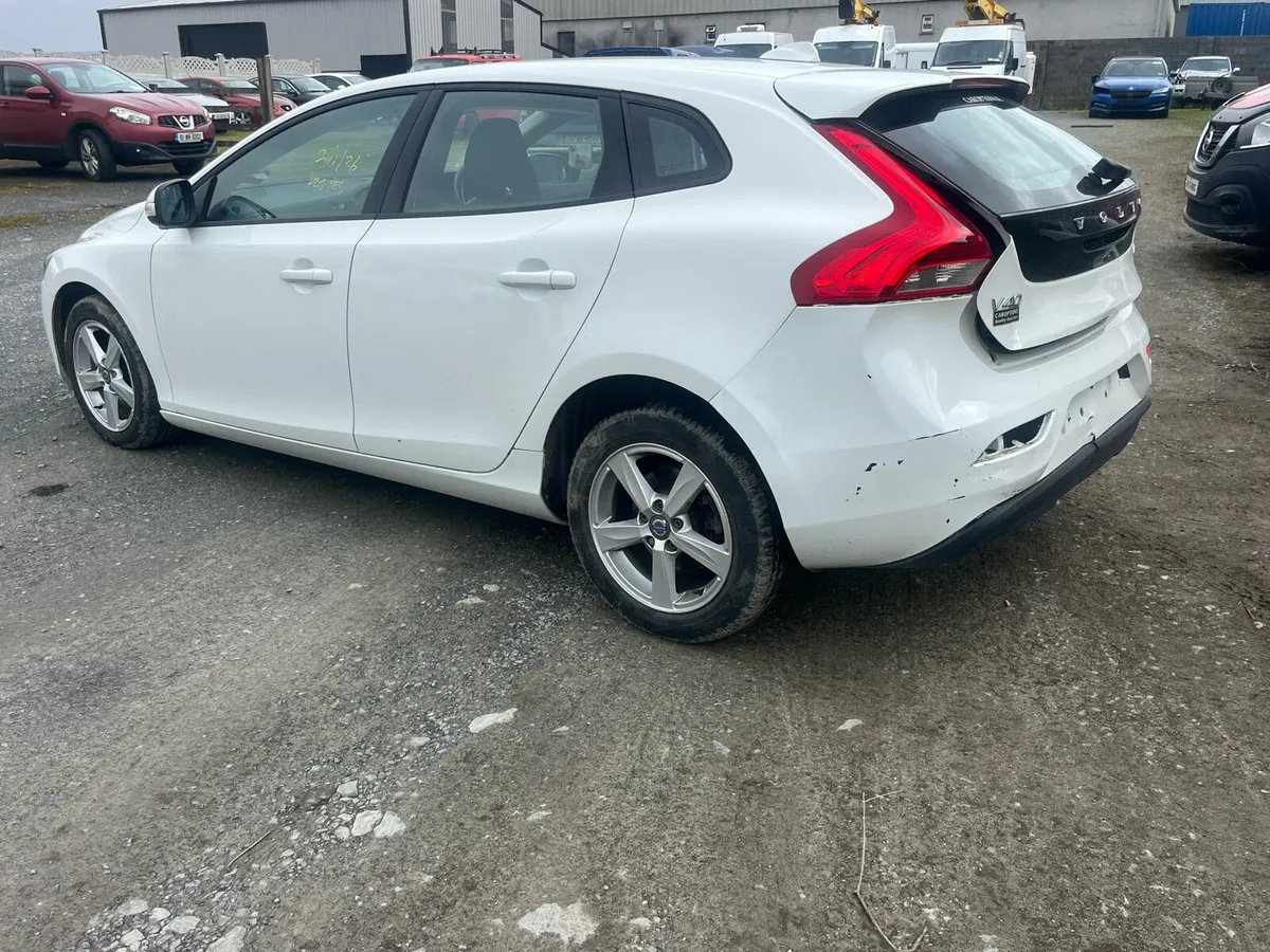 2015 Volvo v40 1.6 diesel - Image 4