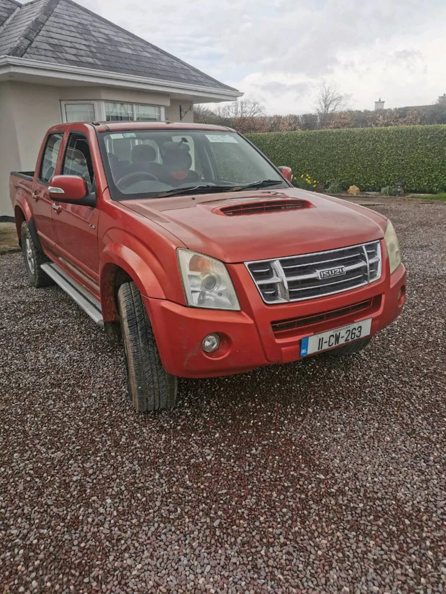2011 Isuzu D-max crewcab - Image 1