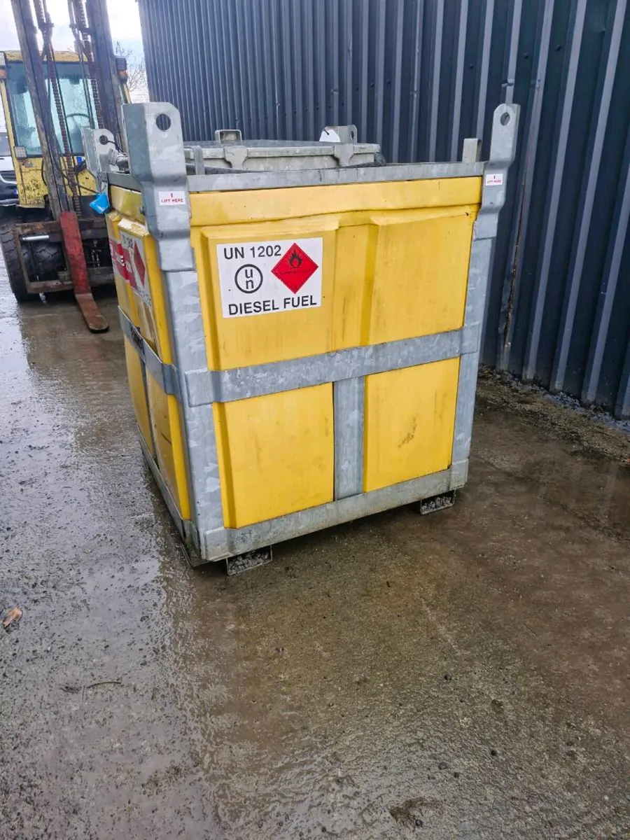 Diesel bowsers. - Image 1