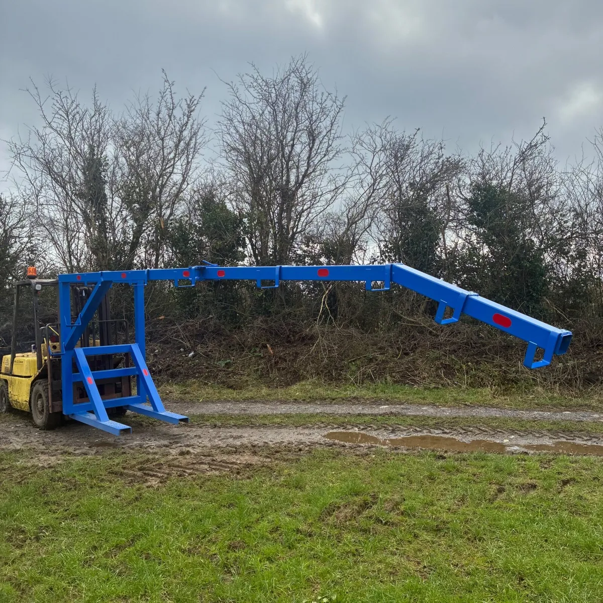 Umbilical over head boom - Image 1
