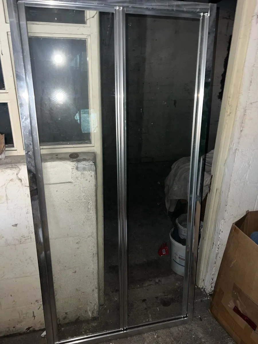 KRISTAL Bi-Fold Shower Door