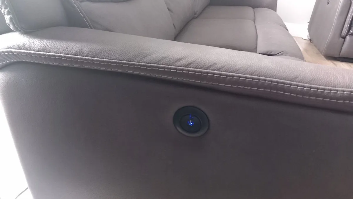 3 Seater Electric Recling Couch - Image 4