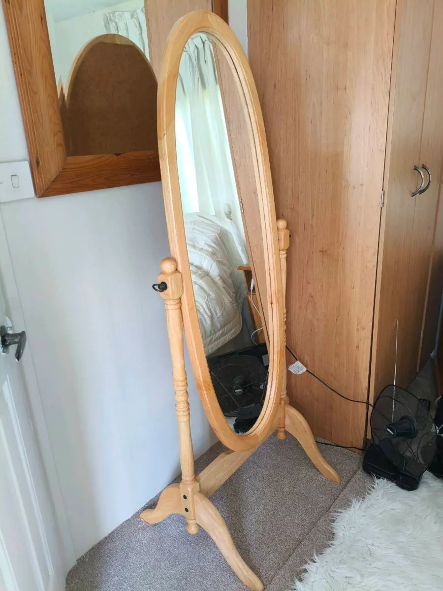 Beautiful New free standing mirror 50 new - Image 3