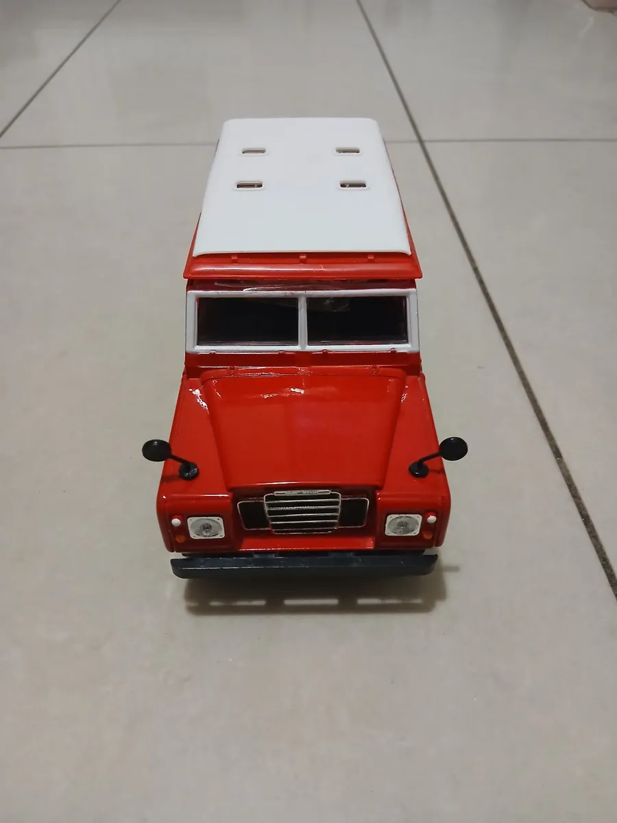 Land Rover Defender 110 6x6 Die-Cast Model - Image 1