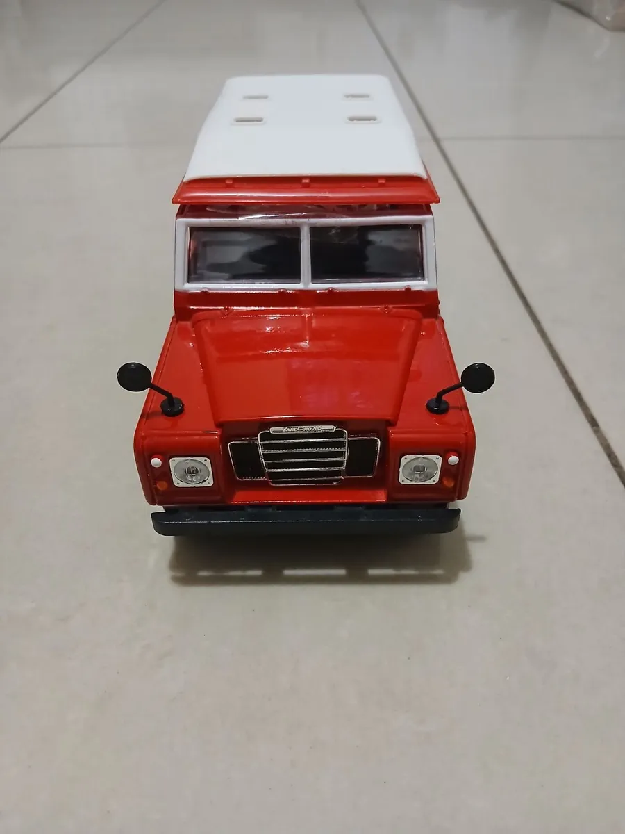 Land Rover Defender 110 6x6 Die-Cast Model - Image 2