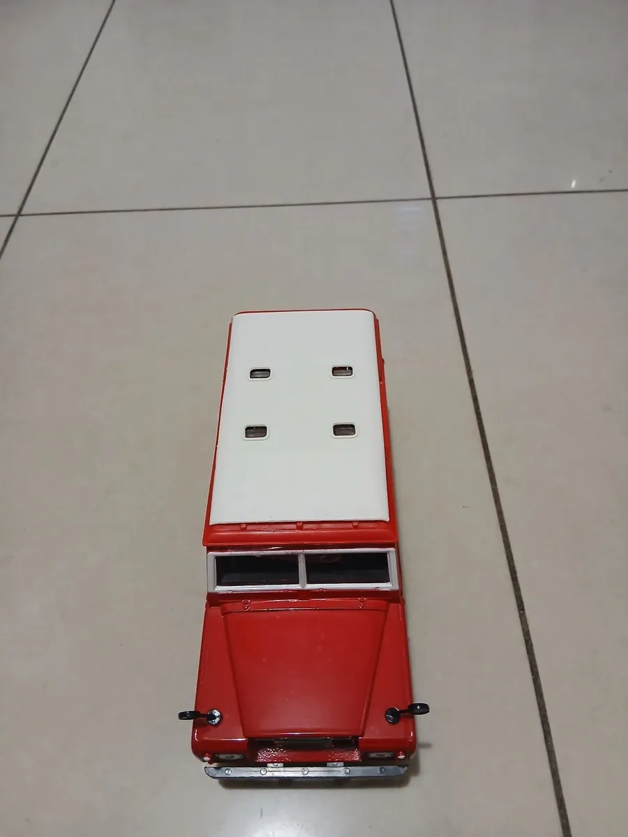 Land Rover Defender 110 6x6 Die-Cast Model - Image 3