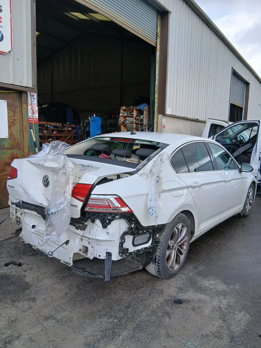 2017 Volkswagen Passat 2.0TDI BREAKING / parts - Image 4