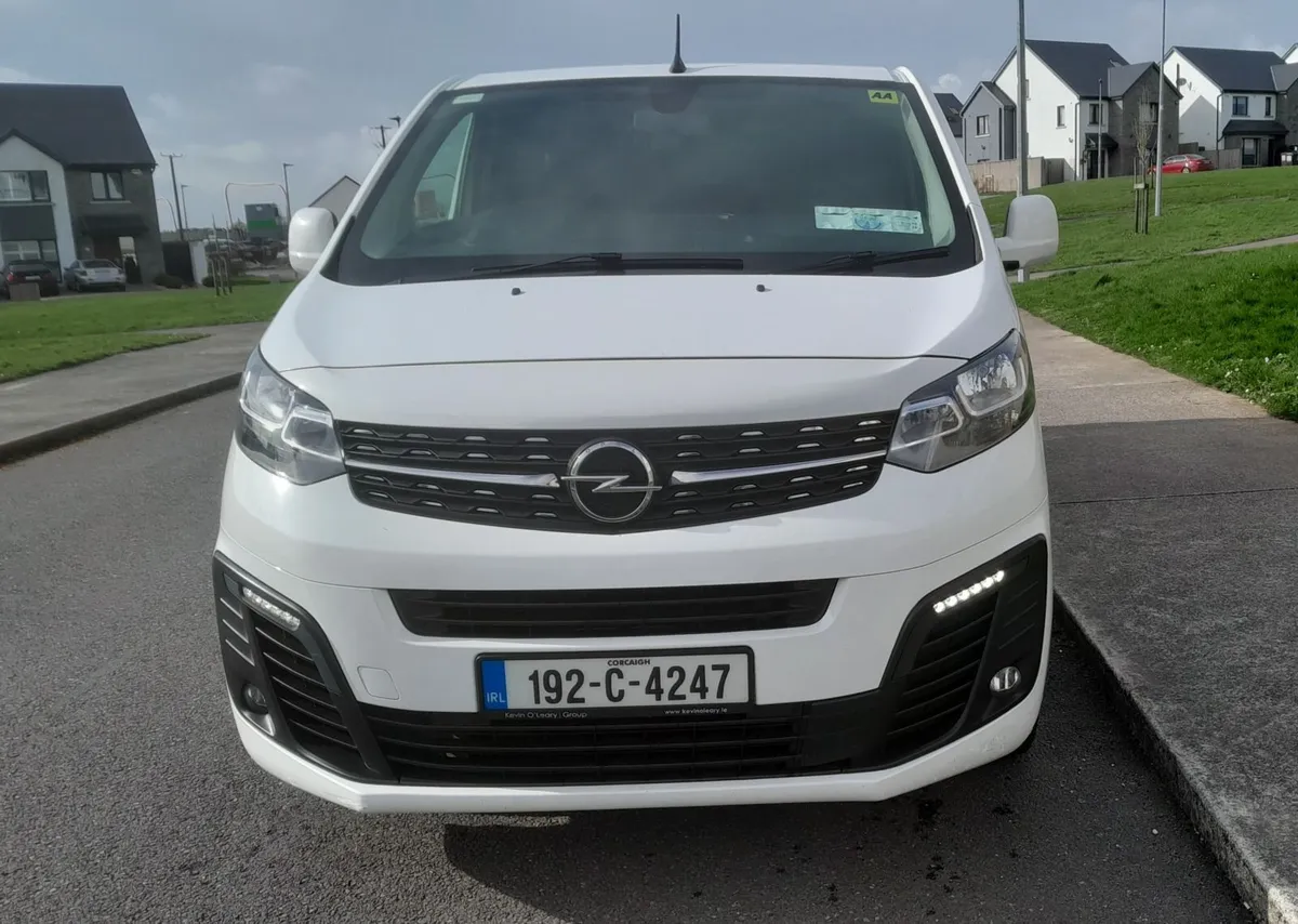 2019 Opel vivaro spotive lwb cvrt and tax - Image 1