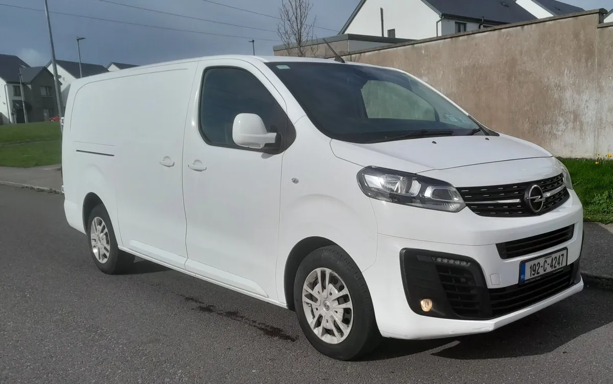 2019 Opel vivaro spotive lwb cvrt and tax - Image 2