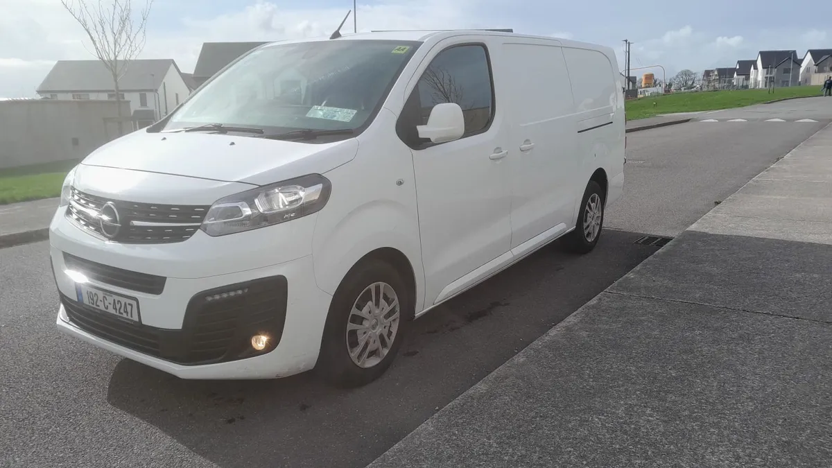2019 Opel vivaro spotive lwb cvrt and tax - Image 3