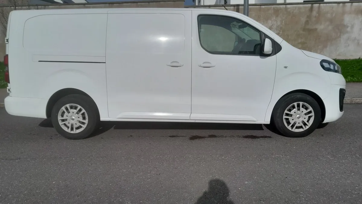 2019 Opel vivaro spotive lwb cvrt and tax - Image 4