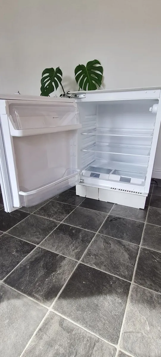Hotpoint Integrated Fridge - Image 2