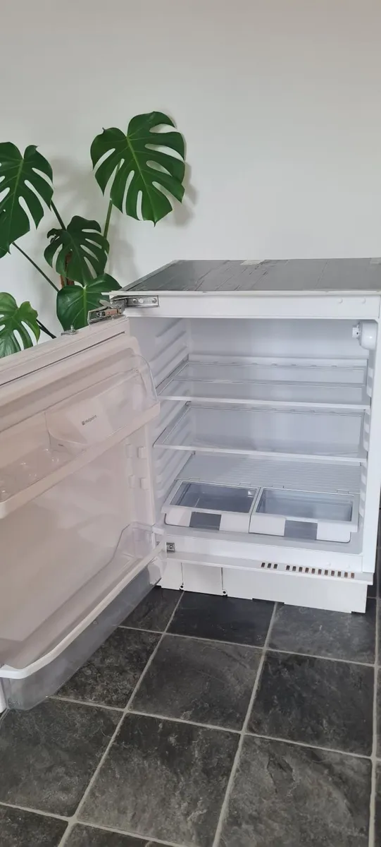 Hotpoint Integrated Fridge - Image 4