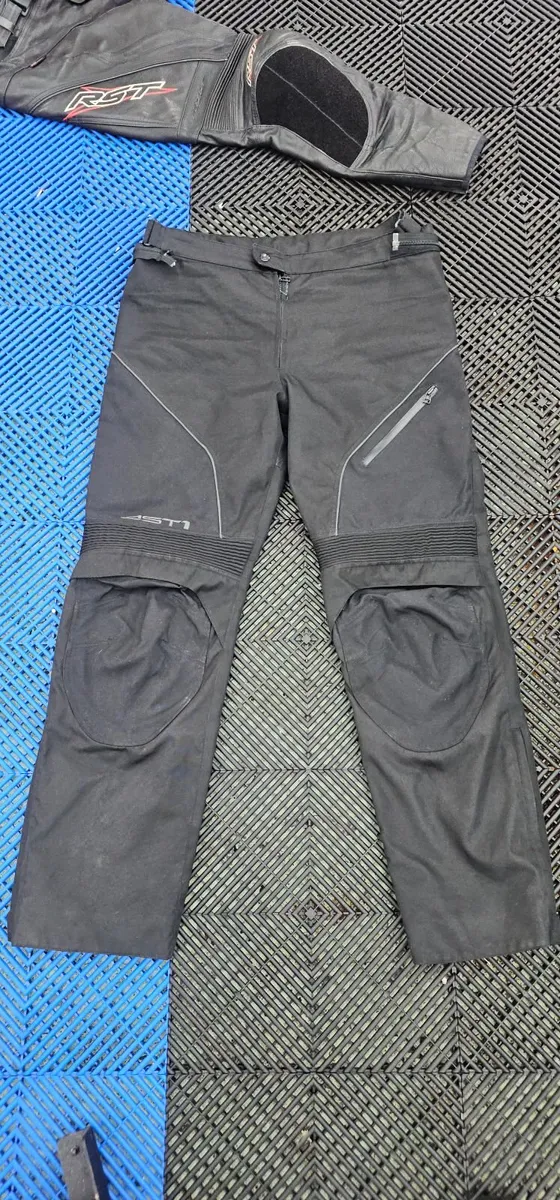 Motorcycle clothing - Image 3