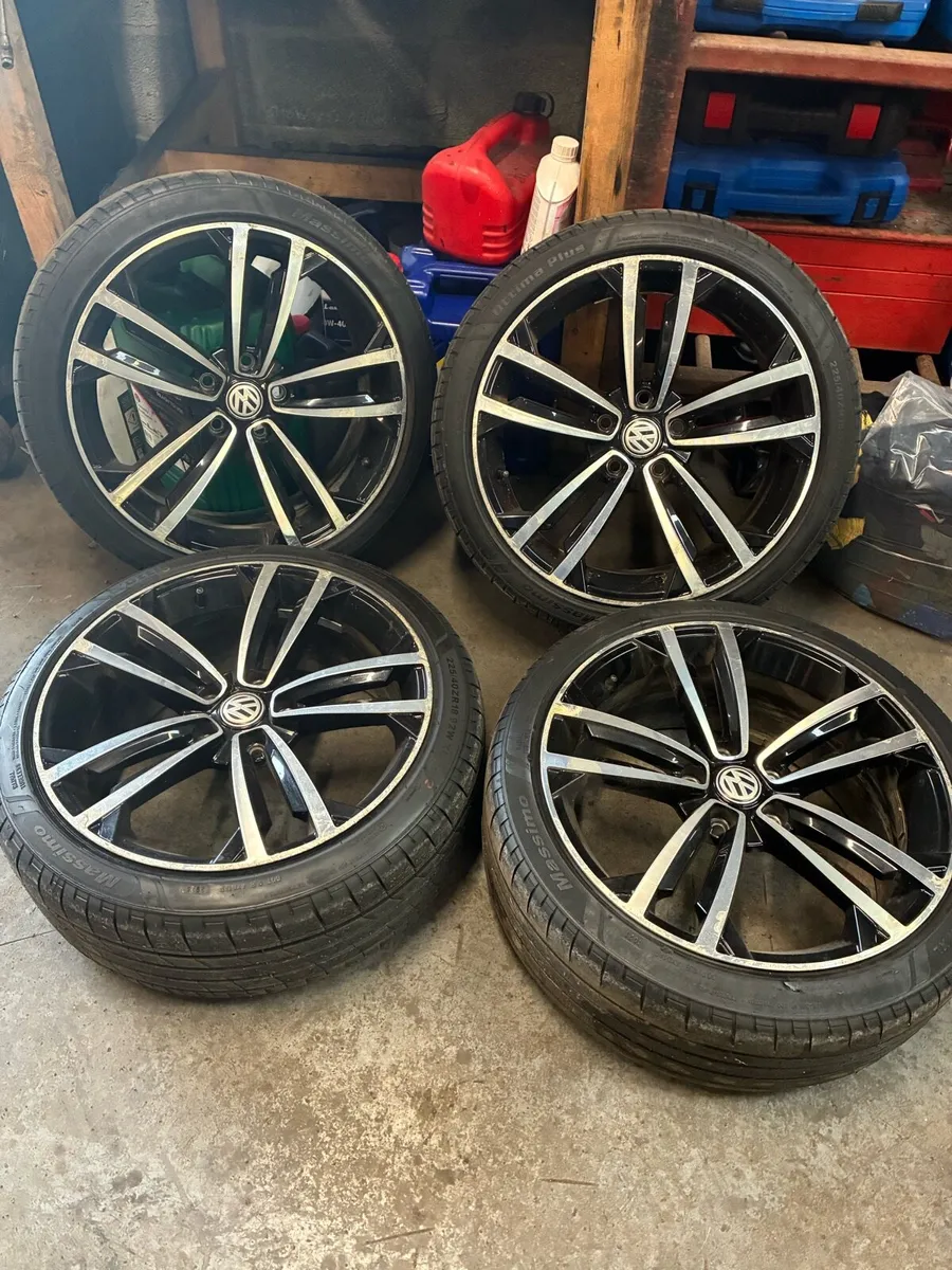 Volkswagen wheels and tyres - Image 1