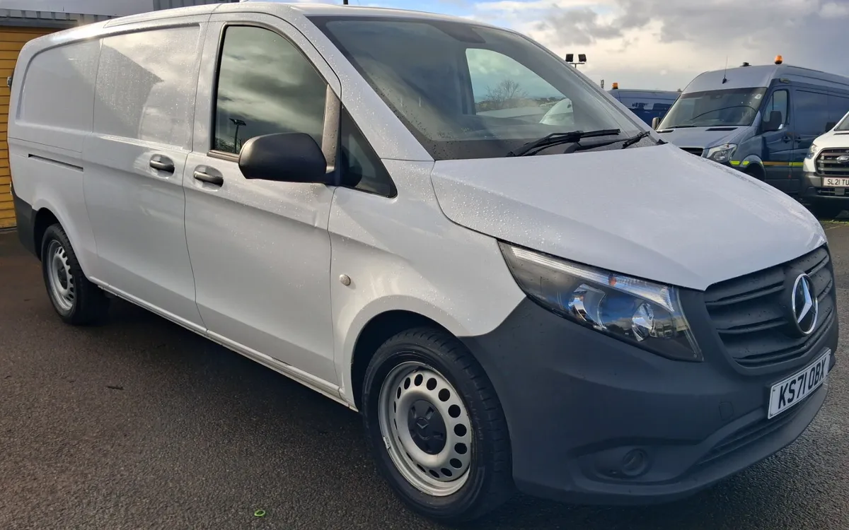 2022 Mercedes-Benz Vito Panel Van - Image 2