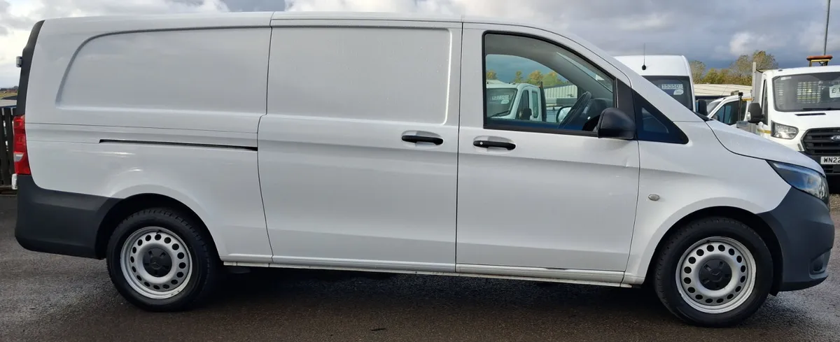 2022 Mercedes-Benz Vito Panel Van - Image 3