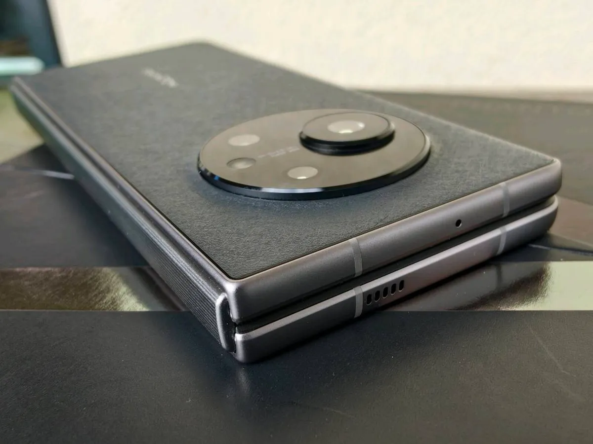 Tecno Phantom V Fold phone - Image 2