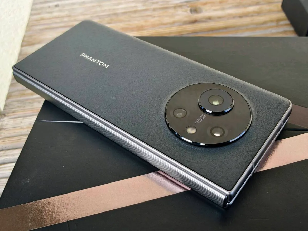 Tecno Phantom V Fold phone - Image 3