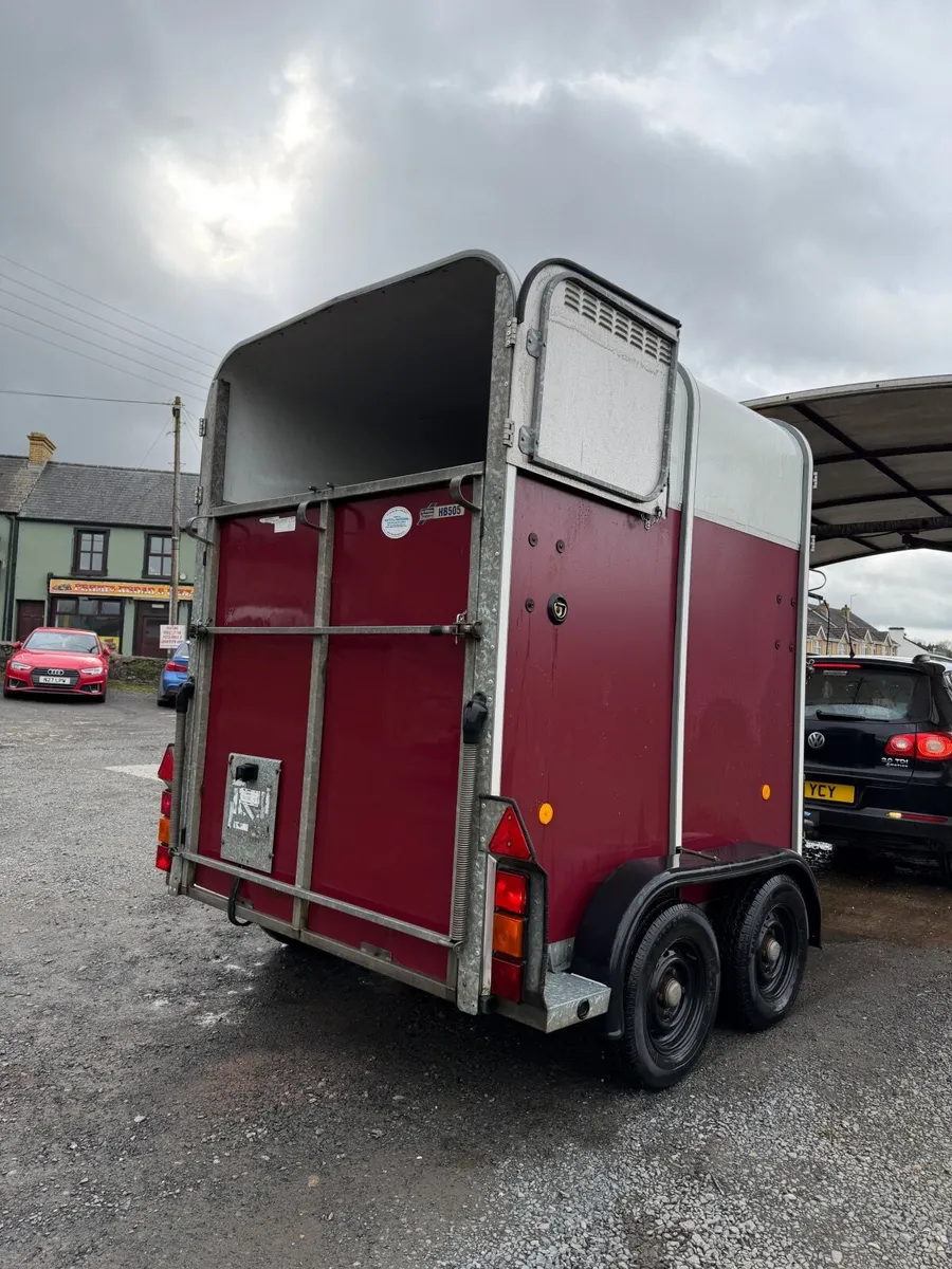2005 HB505 horse trailer box red  horsebox horse - Image 2