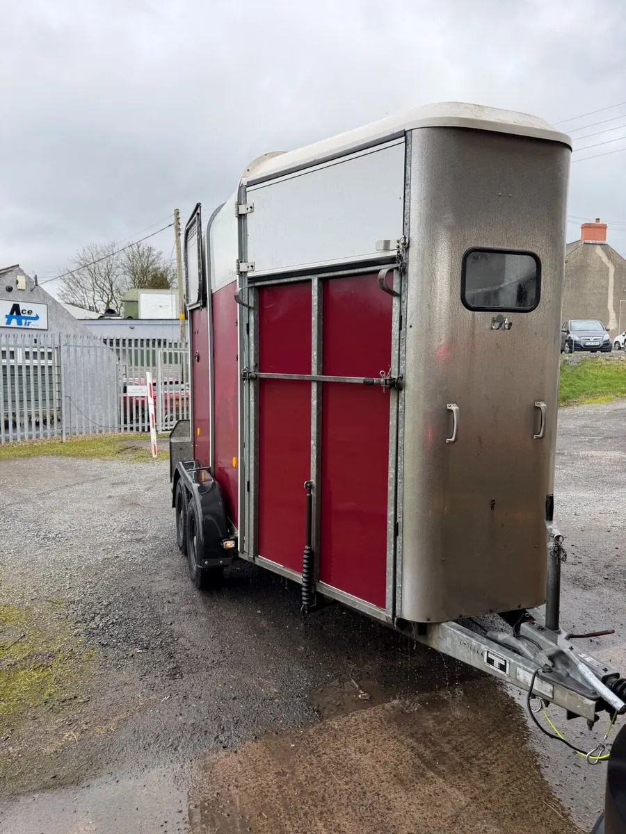 2005 HB505 horse trailer box red  horsebox horse - Image 3