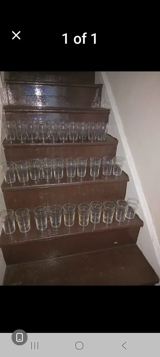 90 HALF PINT GLASSES  & 50 NEW PLASTIC ROCKSHORE - Image 4