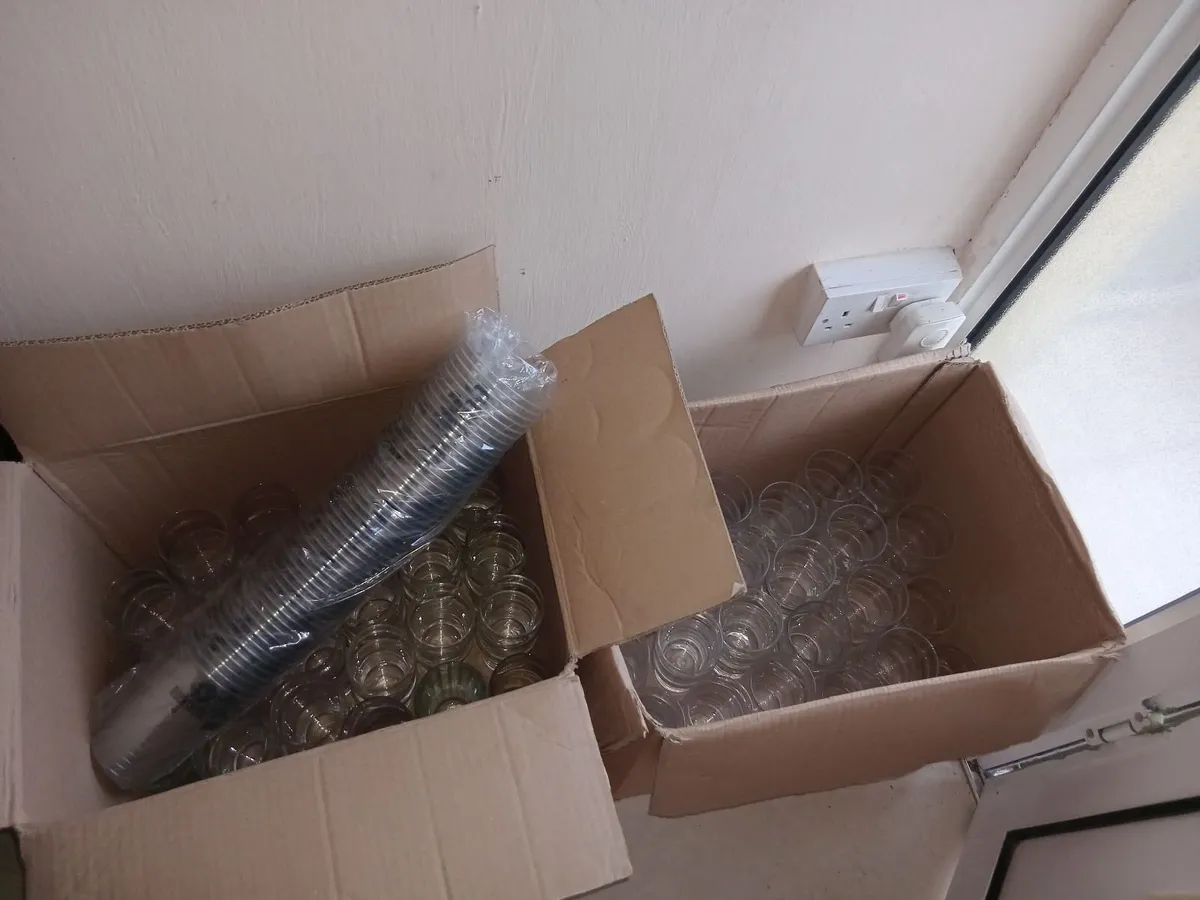 90 HALF PINT GLASSES  & 50 NEW PLASTIC ROCKSHORE - Image 2