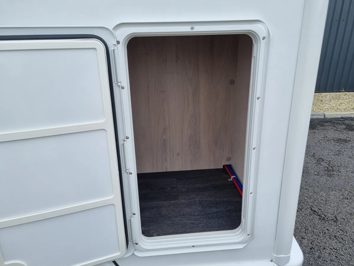 2021 AUTO-TRAIL F62 COM PACT MOTORHOME - Image 4