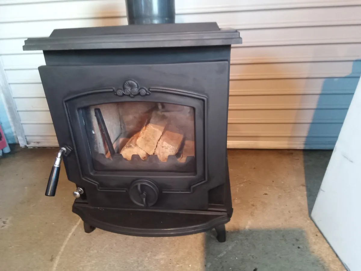 Solid fuel stove