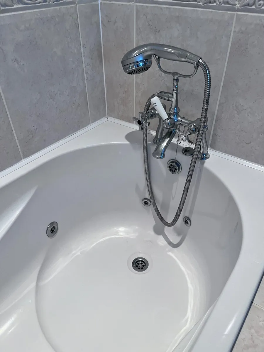 Bath jacuzzi - Image 1