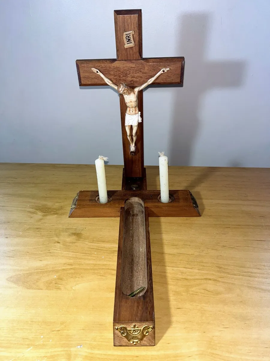 Vintage crucifix - Image 1