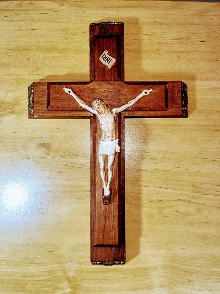 Vintage crucifix - Image 2