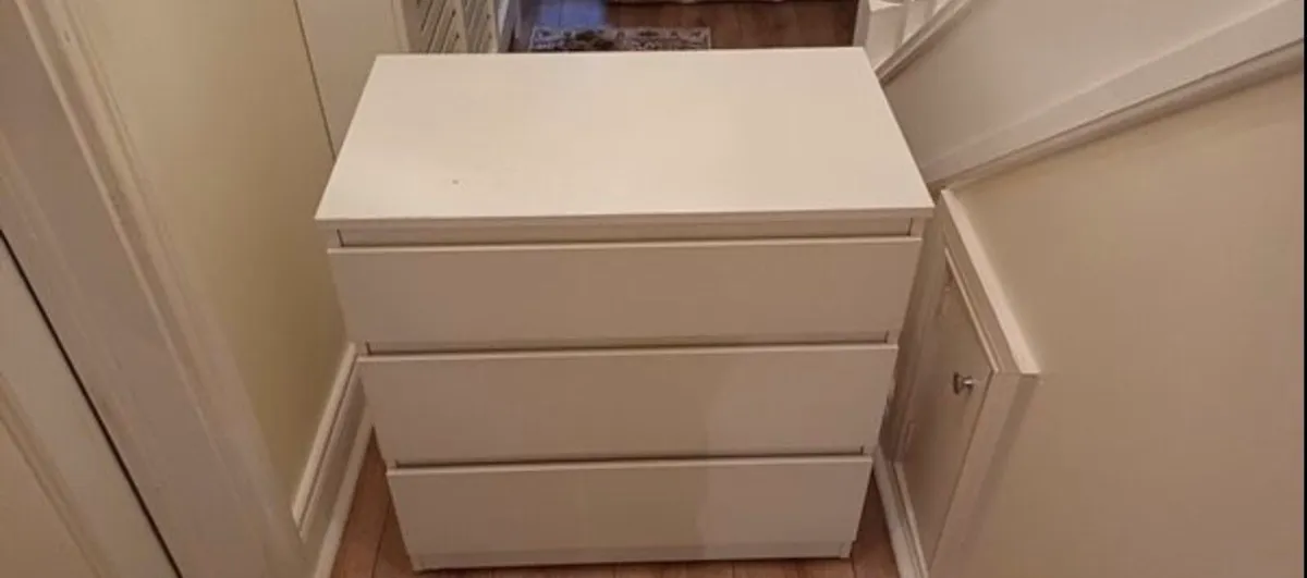 Chest of drawers - Image 1