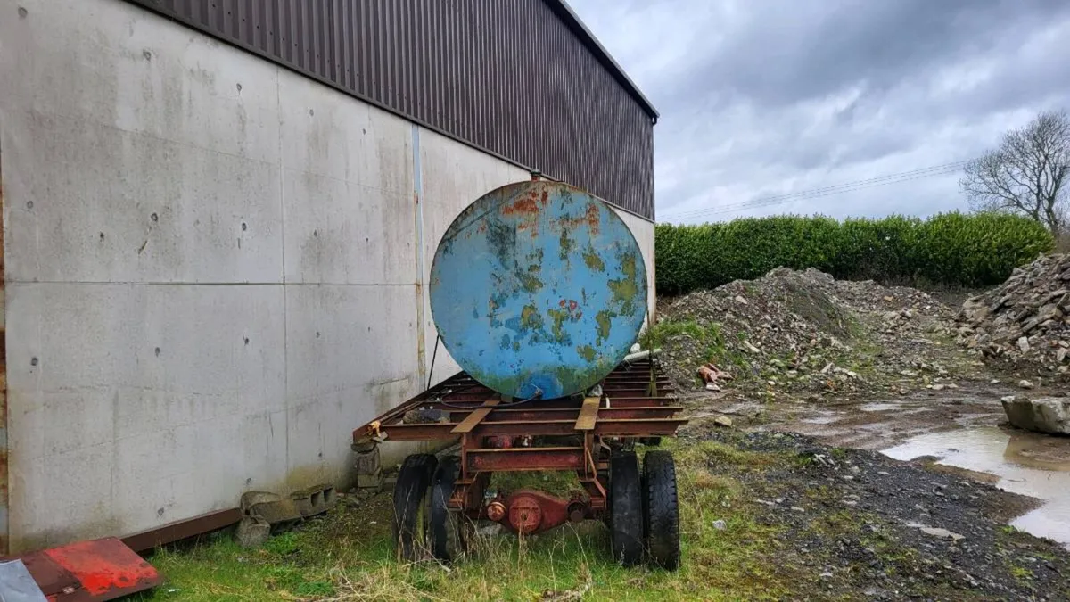 2,000 gallon diesel / fuel tank. - Image 2
