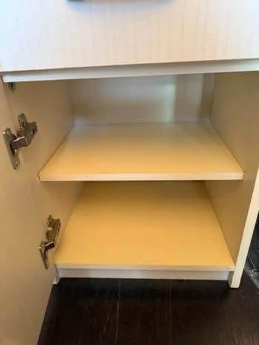 One locker - Image 4