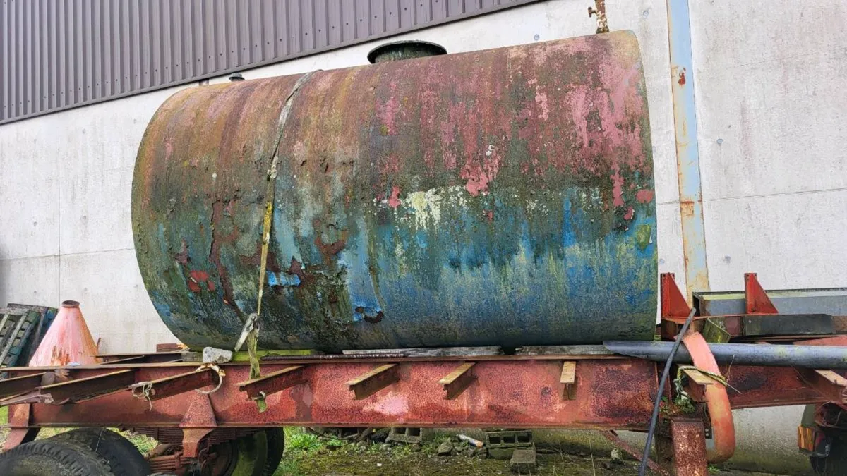 2,000 gallon diesel / fuel tank. - Image 4