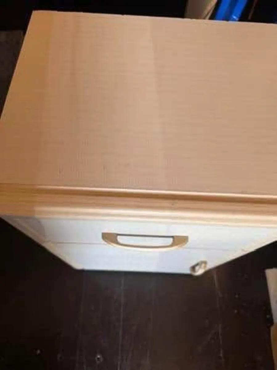 One locker - Image 2