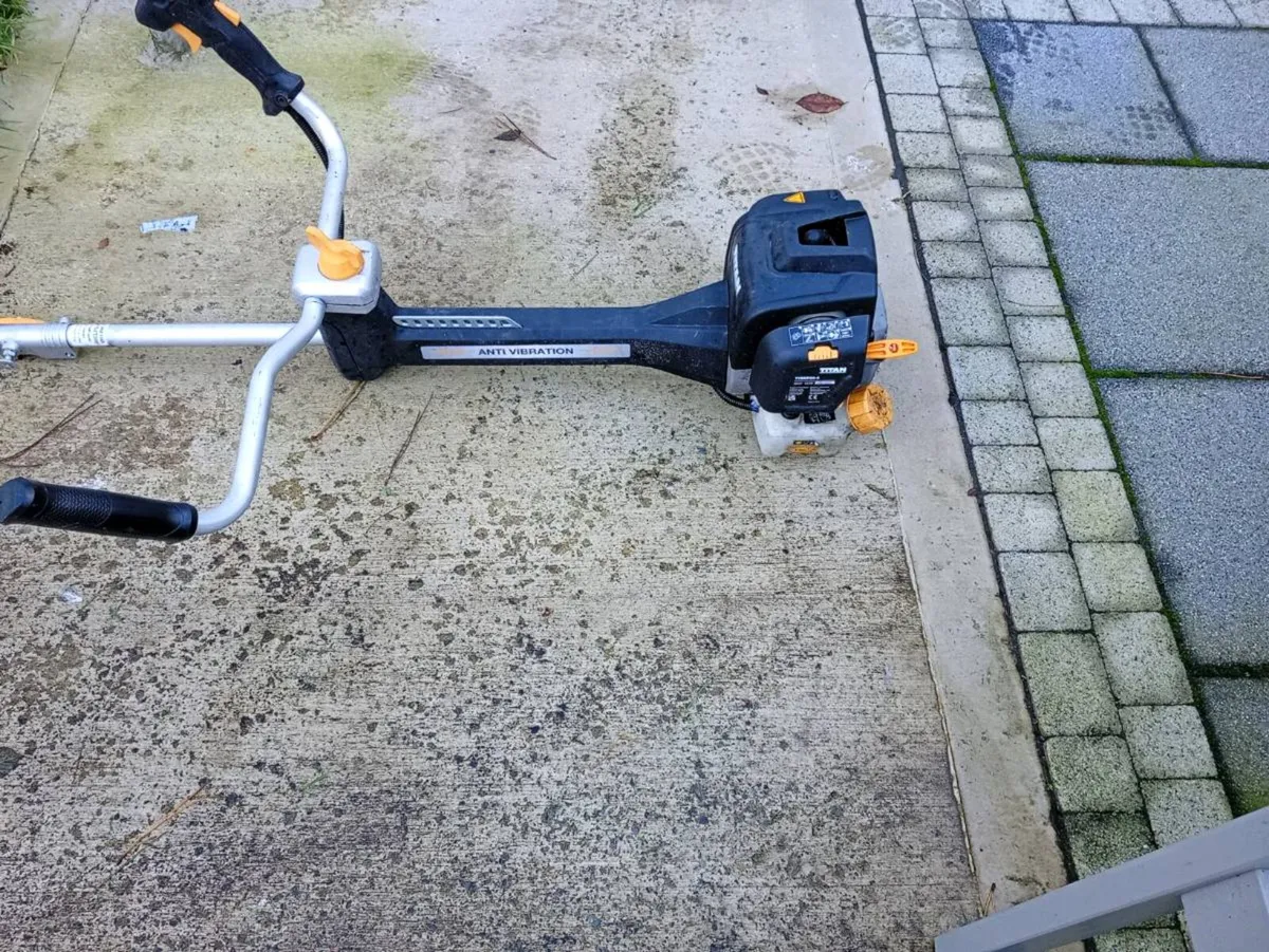 Petrol strimmer - Image 2