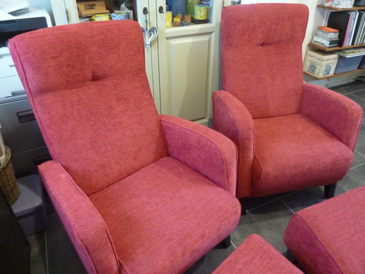 Pair of Armchairs with footstools - Image 2