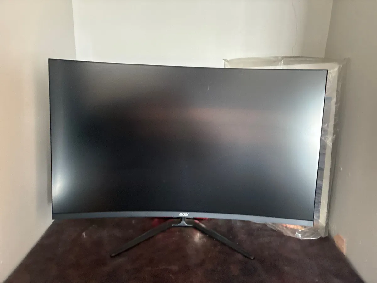 Acer 32” curved monitor - Image 1