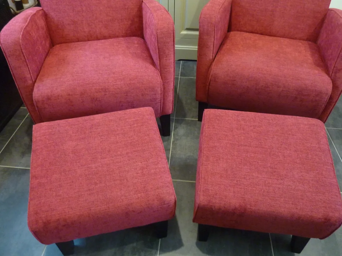 Pair of Armchairs with footstools - Image 4