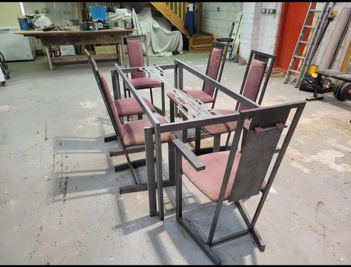 Glass table - Image 1