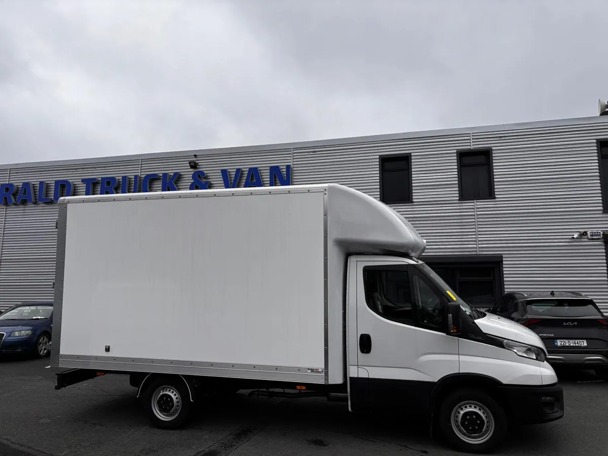 ****IVECO DAILY BOX BODY 2.3 DIESEL /// MANUAL *** - Image 2