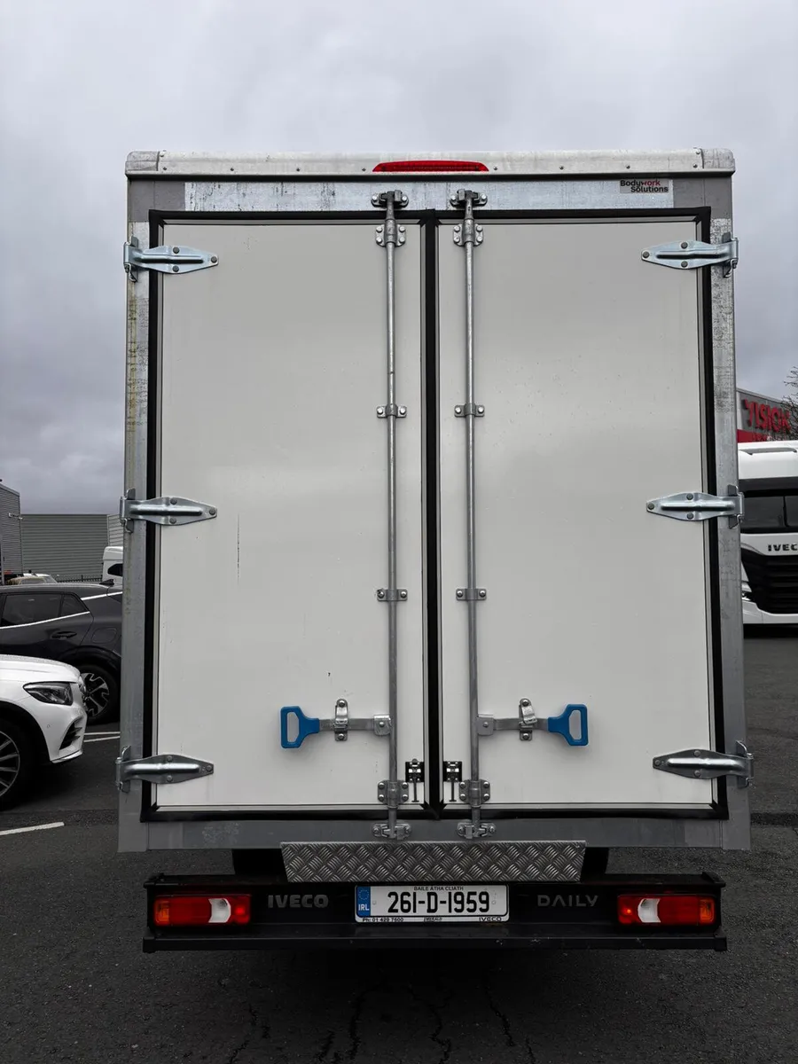 ****IVECO DAILY BOX BODY 2.3 DIESEL /// MANUAL *** - Image 4