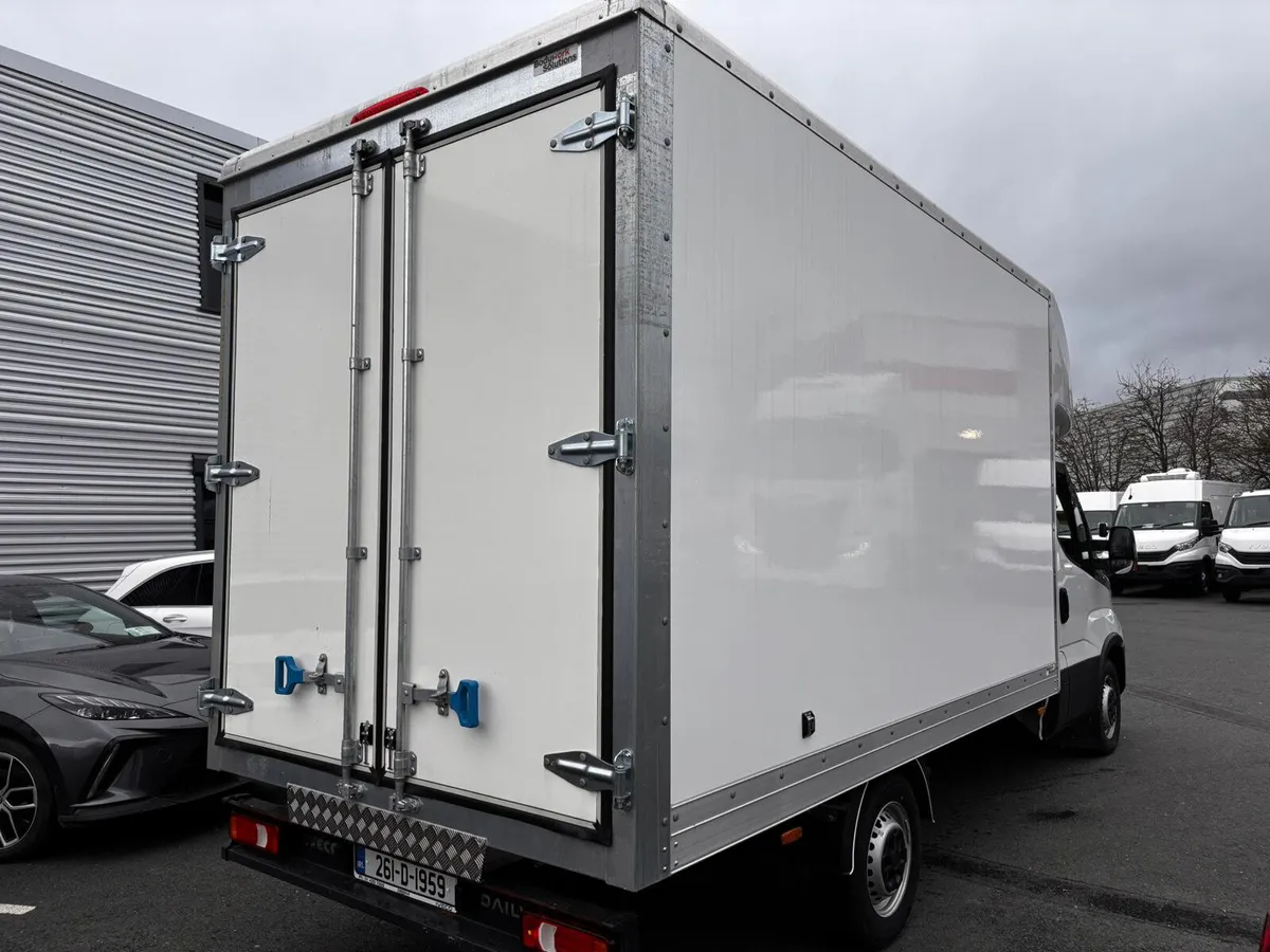 ****IVECO DAILY BOX BODY 2.3 DIESEL /// MANUAL *** - Image 3