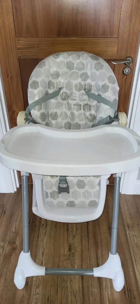 High chair - Image 1