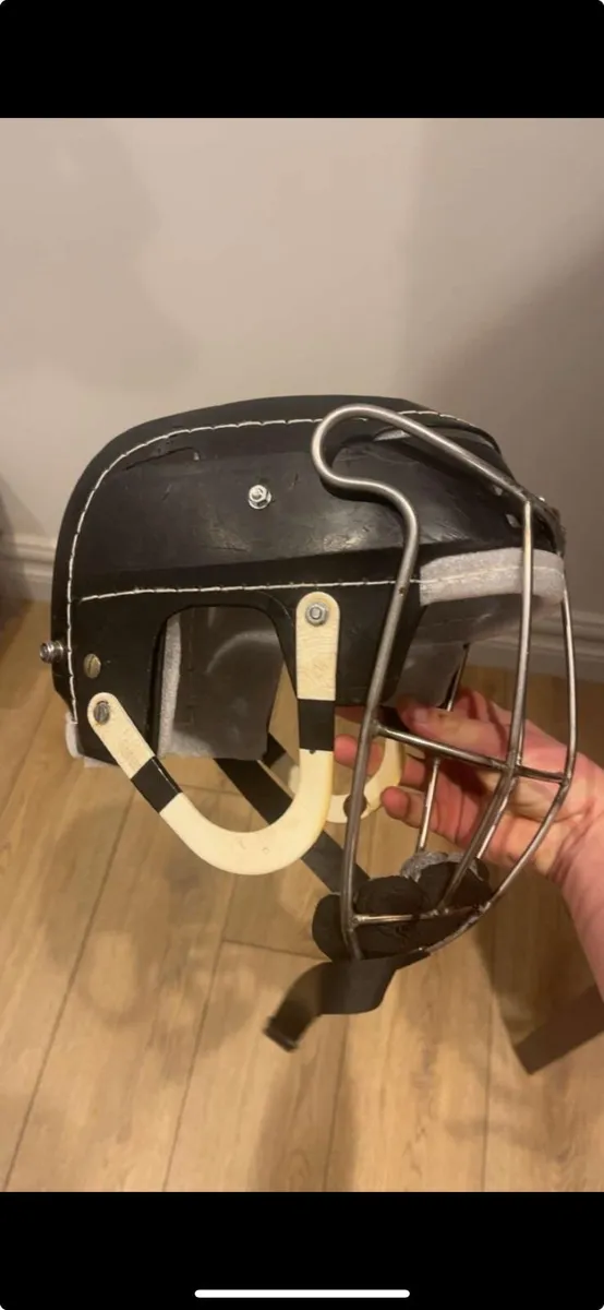 Thick Bar Gerry Cleere Kilkenny Faceguard - Image 1