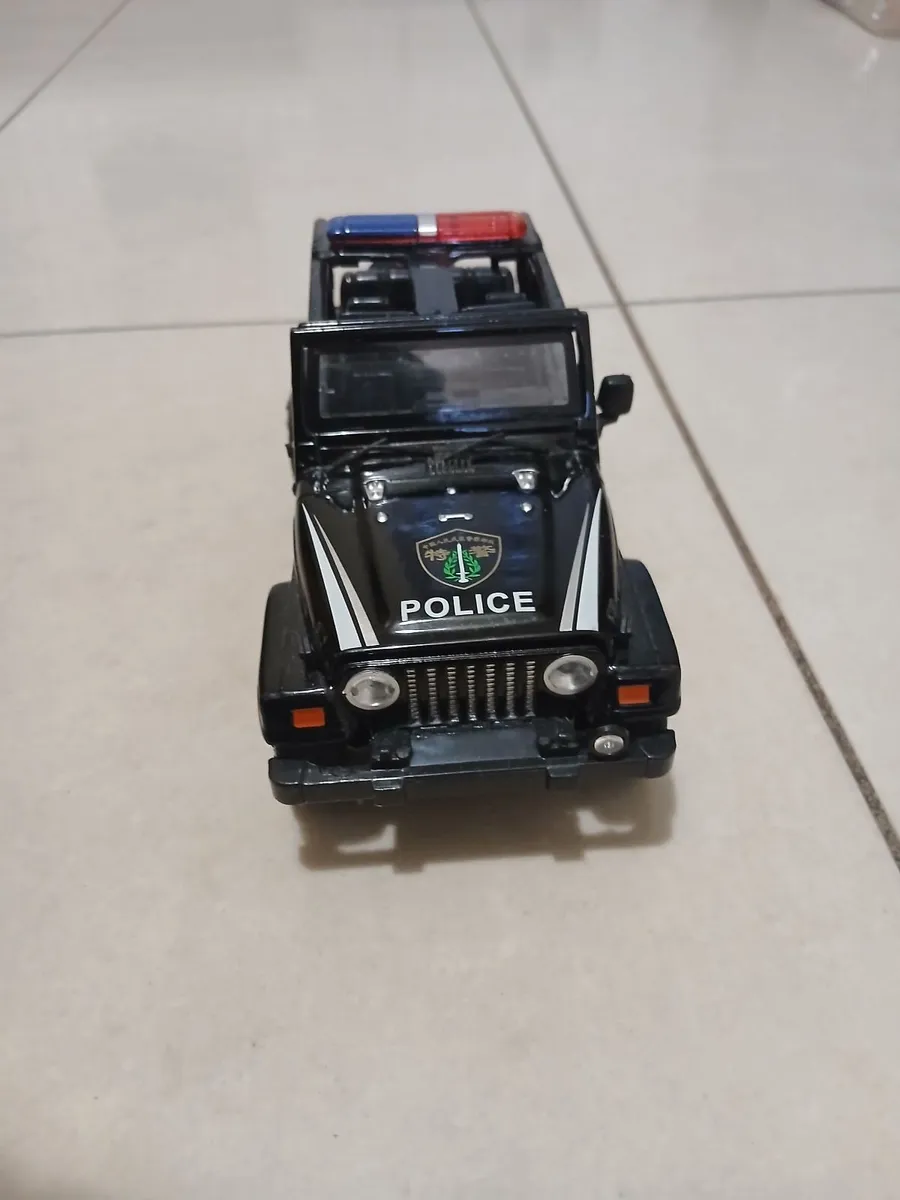 Police Jeep Toy Car - 1:32 Die-Cast Metal - Image 1